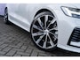 Volvo V60 T6 Recharge AWD Ultra Dark | Styling Kit | Sport Pack | Sportstoelen | Head-Up Display | Schuif-/Kanteldak | Getint Glas | Dodehoekdetectie | Harman Kardon Audio | Stuur-/Stoelverwarming Voor + Achter | Elek. Achterklep | 20" LM | | Google | Longe Range