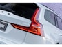 Volvo V60 T6 Recharge AWD Ultra Dark | Styling Kit | Sport Pack | Sportstoelen | Head-Up Display | Schuif-/Kanteldak | Getint Glas | Dodehoekdetectie | Harman Kardon Audio | Stuur-/Stoelverwarming Voor + Achter | Elek. Achterklep | 20" LM | | Google | Longe Range