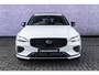 Volvo V60 T6 Recharge AWD Ultra Dark | Styling Kit | Sport Pack | Sportstoelen | Head-Up Display | Schuif-/Kanteldak | Getint Glas | Dodehoekdetectie | Harman Kardon Audio | Stuur-/Stoelverwarming Voor + Achter | Elek. Achterklep | 20" LM | | Google | Longe Range