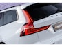Volvo V60 T6 Recharge AWD Ultra Dark | Styling Kit | Sport Pack | Sportstoelen | Head-Up Display | Schuif-/Kanteldak | Getint Glas | Dodehoekdetectie | Harman Kardon Audio | Stuur-/Stoelverwarming Voor + Achter | Elek. Achterklep | 20" LM | | Google | Longe Range