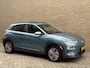 Hyundai Kona Electric EV Premium 64 kWh | 3 fase | 100% SOH | Leder | Schuif/kanteldak | Navigatie | Adaptieve cruise | Lane assist | Apple CarPlay | Stoelverwarming&koeling | Achterbankverwarming | Camera | PDC voor+achter | Head up display | Volledig onderhouden