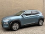 Hyundai Kona Electric EV Premium 64 kWh | 3 fase | 100% SOH | Leder | Schuif/kanteldak | Navigatie | Adaptieve cruise | Lane assist | Apple CarPlay | Stoelverwarming&koeling | Achterbankverwarming | Camera | PDC voor+achter | Head up display | Volledig onderhouden