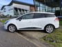Renault Clio Estate 0.9 TCe Limited / Apple Carplay - Android Auto / Parkeersensoren. Achter / Airco / 16'' LMV /