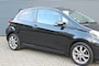 Toyota Yaris 1.3 VVT-i Comfort Sport Uitvoering. 3-Deurs NAVIGATIE