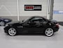 Mercedes-Benz SLK 200 Edition Automaat Leer Sportstoelen Nekverwarming Navigatie Dealer onderhouden Panoramadak 18 inch Sportvelgen Nieuwstaat Rode gordels Stoelverwarming