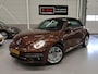 Volkswagen Beetle Cabriolet 1.2 TSI Sound 2018 Airco-ecc Navigatie App connect Stoelverwarming Windscherm 1e Eigenares Dealer onderhouden 18 inch Sportvelgen Zeer nette staat Dark Bronze metallic