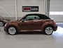 Volkswagen Beetle Cabriolet 1.2 TSI Sound 2018 Airco-ecc Navigatie App connect Stoelverwarming Windscherm 1e Eigenares Dealer onderhouden 18 inch Sportvelgen Zeer nette staat Dark Bronze metallic
