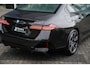 BMW 5-Serie Sedan 530e M Sport pakket | Driving Assistant Plus | Trekhaak | Adaptieve LED | Parking Assistant | Travel Pack |