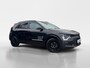 Kia Niro 1.6 GDi Hybrid DynamicPlusLine | *Black Design Edition* | *Aktie uitvoering rijklaar €38.950,-* | Chroom Delete | 18'' Black LM Velgen incl. All-Season Banden | Navi | Schuif-/Kanteldak | Head-Up Display | Leder | *Direct Leverbaar*
