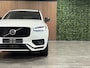 Volvo XC90 T8 AWD Recharge R-Design | Bowers & Wilkins | Stoelventilatie | 360° Camera | Carbon inleg | Crystal White | Adaptieve Cruise Control | Standkachel met Volvo On Call App | Stoelverwarming voor+achter | Stuurwielverwarming | Stoelmassage | Schakelpaddels a