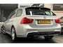BMW 3-Serie Touring 318i Corporate Lease M Sport Edition|NAP|NweAPK|Pano|M-Sport|3eEig|PerfectOH