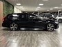 Volvo V90 T8 AWD Recharge Ultimate Dark Long Range | Vol! | Luchtvering | Stoelventilatie | 360° Camera | 455pk | Head-Up Display | Harman Kardon | Stoelmassage | Schuifdak | Adaptieve Cruise Control | Stoel en Stuurwielverwarming | Full LED Meesturende koplampen |