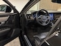 Volvo V90 T8 AWD Recharge Ultimate Dark Long Range | Vol! | Luchtvering | Stoelventilatie | 360° Camera | 455pk | Head-Up Display | Harman Kardon | Stoelmassage | Schuifdak | Adaptieve Cruise Control | Stoel en Stuurwielverwarming | Full LED Meesturende koplampen |