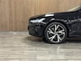 Volvo V90 T8 AWD Recharge Ultimate Dark Long Range | Vol! | Luchtvering | Stoelventilatie | 360° Camera | 455pk | Head-Up Display | Harman Kardon | Stoelmassage | Schuifdak | Adaptieve Cruise Control | Stoel en Stuurwielverwarming | Full LED Meesturende koplampen |
