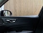 Volvo XC60 T6 AWD Recharge Ultimate Bright Long Range | 360° Camera | Head-Up Display | Harman Kardon | Adaptieve Cruise Control | Standkachel met Volvo On Call App | Stoel en Stuurwielverwarming | Full LED Meesturende koplampen | Pilot Assist | Elektrische voorstoe