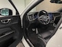 Volvo XC60 T6 AWD Recharge R-Design Long Range | All Season banden | Stoel en Stuurwielverwarming | Standkachel met Volvo On Call App | Parkeercamera | Lederen Dashboard | Full LED Meesturende koplampen | Voorstoelen elektrisch geheugen | Contour Stoelen | Z .