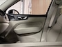 Volvo XC60 T6 AWD Recharge Ultimate Bright | Luchtvering | Trekhaak | Head-Up Display | Harman Kardon | Adaptieve Cruise Control | Stoelverwarming voor+achter | Stuurwielverwarming | Full LED Meesturende koplampen | Pilot Assist | Parkeercamera | Elektrische voorsto