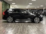 Volvo XC60 T6 AWD Recharge Ultimate Bright | Luchtvering | Trekhaak | Head-Up Display | Harman Kardon | Adaptieve Cruise Control | Stoelverwarming voor+achter | Stuurwielverwarming | Full LED Meesturende koplampen | Pilot Assist | Parkeercamera | Elektrische voorsto