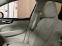 Volvo XC60 T6 AWD Recharge Ultimate Bright | Luchtvering | Trekhaak | Head-Up Display | Harman Kardon | Adaptieve Cruise Control | Stoelverwarming voor+achter | Stuurwielverwarming | Full LED Meesturende koplampen | Pilot Assist | Parkeercamera | Elektrische voorsto
