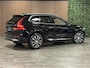 Volvo XC60 T6 AWD Recharge Ultimate Bright | Luchtvering | Trekhaak | Head-Up Display | Harman Kardon | Adaptieve Cruise Control | Stoelverwarming voor+achter | Stuurwielverwarming | Full LED Meesturende koplampen | Pilot Assist | Parkeercamera | Elektrische voorsto