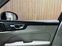 Volvo XC60 T6 AWD Recharge Ultimate Bright | Luchtvering | Trekhaak | Head-Up Display | Harman Kardon | Adaptieve Cruise Control | Stoelverwarming voor+achter | Stuurwielverwarming | Full LED Meesturende koplampen | Pilot Assist | Parkeercamera | Elektrische voorsto