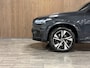 Volvo XC90 T8 AWD Recharge R-Design | Trekhaak | Stoelventilatie | 360° Camera | Harman Kardon | Stoelmassage | Carbon inleg | Adaptieve Cruise Control | Schuifdak | Standkachel met Volvo On Call App | Stoelverwarming voor+achter | Stuurwielverwarming | Full LED mee