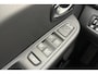 Renault Clio 1.2 TCe Limited 120 PK | Handgeschakeld | Airco | Parkeersensor | Cruise Control | Licht Metalen Velgen | Bluetooth | 1e eigenaar | Dealer onderhouden