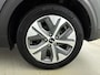 Kia e-Niro DynamicPlusLine 64 kWh | Parkeer sensoren voor + achter | Warmtepomp |Achteruit rij camera | Apple carplay & Android auto | Schuifkantel dak | Drive lane assist | Adaptive cruise control | Stoelverwarming + stuur | Half leder bekleding