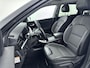 Kia Niro EV e-Niro DynamicPlusLine 64 kWh | Parkeer sensoren voor + achter | Warmtepomp |Achteruit rij camera | Apple carplay & Android auto | Schuifkantel dak | Drive lane assist | Adaptive cruise control | Stoelverwarming + stuur | Half leder bekleding
