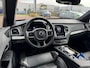 Volvo XC90 2.0 T8 Recharge AWD Ultimate Dark | Adaptieve Cruise Control | 360 Camera | 21 Inch | Getint Glas | Trekhaak | Head Up Display | Harman Kardon Audio | Sportstoelen | Stoel + Stuurverwarming |