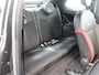 Fiat 500C 0.9 TwinAir Turbo 500S Cabrio gt interiuer, Airco, Bluetooth, Elektronisch Stabiliteits Programma, Hill hold functie, Parkeersensoren achter, Stuur multifunctioneel, Sportstoel, Sportstuur compacte cabrio met een flinke dosis charme en karakter. Dankzij de pittige TwinAir Turbo motor (85 pk) is hij lekker vlot, zuinig én levendig om te rijden. De “500S” uitvoering geeft hem een