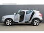 Volvo XC40 1.5 T5 Twin Engine Momentum Pro | Incl. 12 maanden garantie | Voor/achter stoelen verwarmd | Achteruitrijcamera | Parkeersensoren | Stuurwielverwarming | Navigatie | Apple carplay/android auto | Elektrische kofferklep | Cruise control