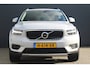 Volvo XC40 1.5 T5 Twin Engine Momentum Pro | Incl. 12 maanden garantie | Voor/achter stoelen verwarmd | Achteruitrijcamera | Parkeersensoren | Stuurwielverwarming | Navigatie | Apple carplay/android auto | Elektrische kofferklep | Cruise control