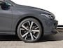 Volkswagen Golf Variant Life Edition 1.5 TSI 116 pk | Wegklapbare trekhaak | Adaptieve Cruise Control | Elektrisch bedienbare achterklep | Achteruitrijcamera | Stoelverwarming | 18 inch velgen | Fabrieksgarantie