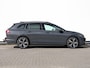 Volkswagen Golf Variant Life Edition 1.5 TSI 116 pk | Wegklapbare trekhaak | Adaptieve Cruise Control | Elektrisch bedienbare achterklep | Achteruitrijcamera | Stoelverwarming | 18 inch velgen | Fabrieksgarantie