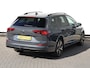 Volkswagen Golf Variant Life Edition 1.5 TSI 116 pk | Wegklapbare trekhaak | Adaptieve Cruise Control | Elektrisch bedienbare achterklep | Achteruitrijcamera | Stoelverwarming | 18 inch velgen | Fabrieksgarantie