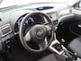 Subaru Forester 2.0 Luxury Trekhaak, Airco, Cruise control, Stuur multifunctioneel, Voorstoelen verwarmd, Dakrails, Elektronisch Stabiliteits Programma, Elektronische remkrachtverdeling, Niveauregeling automatisch robuuste en betrouwbare SUV die comfort en terreinvaardigheid moeiteloos combineert. Dankzij Subaru’s kenmerkende symmetrische vierwielaandrijving en de krachtige 2.0-liter motor voel je je z