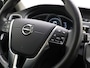 Volvo V40 2.0 T3 153pk Nordic+ / Stoelverwarming / Stand kachel / Parkeersensoren / All-season banden / Verwarmbaar vorruit