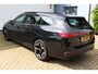 Volkswagen Passat Variant 1.5 eTSI 150 pk | Incl. 12 maanden Garantie | Stoel/stuur verwarming | Achteruitrijcamera | Adaptive cruise controle | Dodehoekdetectie | Parkeersensoren V+A | Navigatie | Apple CarPlay/Android Auto | Draadloze telefoonlader | Climate controle | Lane assist | Keyless start | LED Koplampen | 18 Inch LMV | Schakelmogelijkheid aan stuurwiel |