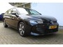 Volkswagen Passat Variant 1.5 eTSI 150 pk | Incl. 12 maanden Garantie | Stoel/stuur verwarming | Achteruitrijcamera | Adaptive cruise controle | Dodehoekdetectie | Parkeersensoren V+A | Navigatie | Apple CarPlay/Android Auto | Draadloze telefoonlader | Climate controle | Lane assist | Keyless start | LED Koplampen | 17 Inch LMV | Schakelmogelijkheid aan stuurwiel |