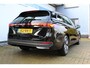 Volkswagen Passat Variant 1.5 eTSI 150 pk | Incl. 12 maanden Garantie | Stoel/stuur verwarming | Achteruitrijcamera | Adaptive cruise controle | Dodehoekdetectie | Parkeersensoren V+A | Navigatie | Apple CarPlay/Android Auto | Draadloze telefoonlader | Climate controle | Lane assist | Keyless start | LED Koplampen | 17 Inch LMV | Schakelmogelijkheid aan stuurwiel |