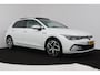 Volkswagen Golf 1.5 eTSI Style (PANORAMADAK, STOEL/STUUR VERWARMING, SFEERVERLICHTING, NAVIGATIE, CRUISE CONTROL ADAPTIEF)