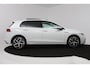 Volkswagen Golf 1.5 eTSI Style (PANORAMADAK, STOEL/STUUR VERWARMING, SFEERVERLICHTING, NAVIGATIE, CRUISE CONTROL ADAPTIEF)