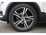 Volvo XC40 T3 163PK AUT8 R-Design | Adaptive Cruise & Pilot Assist | Power Seats incl. Memory | 360 Camera | Schuif-/kanteldak | BLIS | Stoel & Stuurverwarming | AppleCarplay&AndroidAuto | Premium Harman/Kardon Audio |