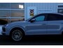 Porsche Cayenne Coupé 3.0 E-Hybrid Platinum Edition*BTW*Perfect Porsche Onderh.*1ste Eig*Krijt*PASM Luchtvering/PDCC/PDLS/Sportuitlaat/Pano/Bose/Sport Chrono/Sfeer/Stoelverw./Camera/Keyless Entry+go/Memorie/Elek. Klep/21 inch LM*