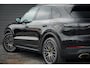 Porsche Cayenne 3.0 E-Hybrid / Pano / Massage / Trekhaak / Luchtvering / Rear Seat Entertainment
