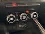 Renault Clio 100PK TCe Intens | Parkeersensoren | Apple CarPlay/Android Auto | Climate Control | Cruise Control | Lichtmetalen Velgen | Licht & Regen Sensor | Full LED | Armsteun |
