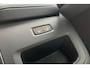 Volvo V60 B4 Essential | Lederen Bekleding | Stoel-/ stuurwielverwarming | Adaptive Cruise Control | BLIS | 21 inch lichtmetalen velgen | Extra getint glas | Park assist | Apple carplay/ Android auto |Exterieur stylingkit
