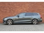 Volvo V60 B4 Essential | Lederen Bekleding | Stoel-/ stuurwielverwarming | Adaptive Cruise Control | BLIS | 21 inch lichtmetalen velgen | Extra getint glas | Park assist | Apple carplay/ Android auto |Exterieur stylingkit