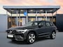 Volvo XC60 2.0 T6 Plug-in hybrid AWD Plus Dark | 19" Allseason | Luchtvering | Geventileerd Nappa Leder | Trekhaak | 360 Camera | Panoramadak | Elektr. verst. stoelen | Stoel/stuur/achterbankverwarming | Adaptieve cruise | BLIS